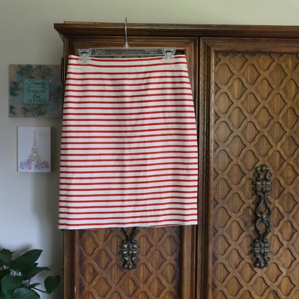 J. CREW No. 2 Pencil Skirt in Deck Stripe Style # 82131 - Red, Size 2 - Picture 3 of 16